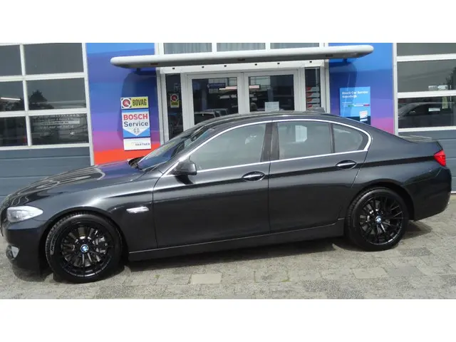 BMW 5 Serie 550i High Executive 2010 Benzine 2
