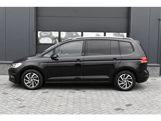 Volkswagen Touran 1.4 TSI Highline Sound 7p 2018 Benzine 3