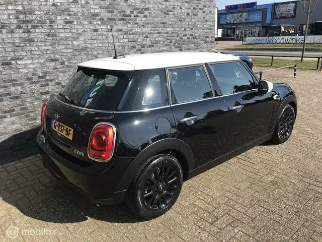 MINI Cooper 1.5 Salt / Pepper 2019 Benzine 4