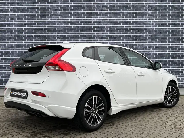 Volvo V40 T2 Nordic+ 2017 Benzine 2