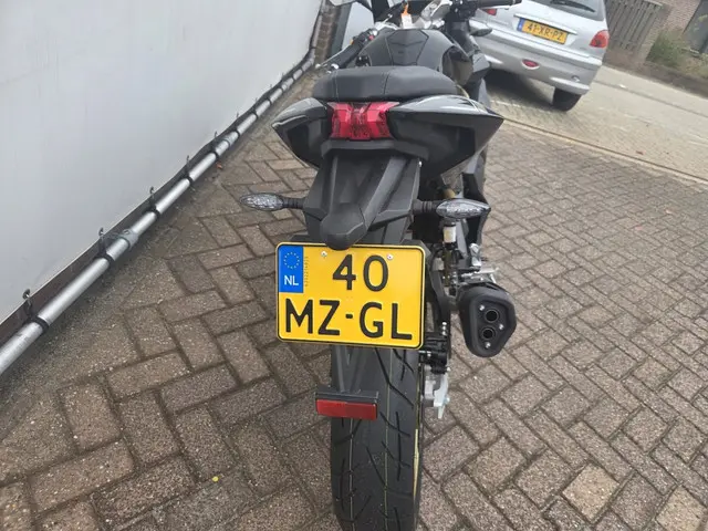 TRMotor TR125-2 TR 125-2 Black edtion 2025 Benzine 37