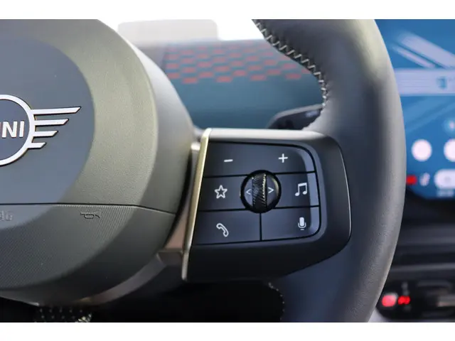 MINI Aceman E | Favoured M 2025 Elektrisch 16