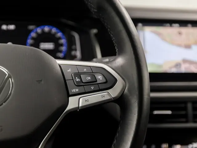 Volkswagen Polo 1.0 TSI Sportline 2023 Benzine 21