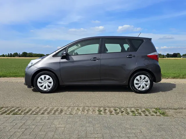 Toyota Verso-S 1.3 VVT-i Aspiration 2013 Benzine 2
