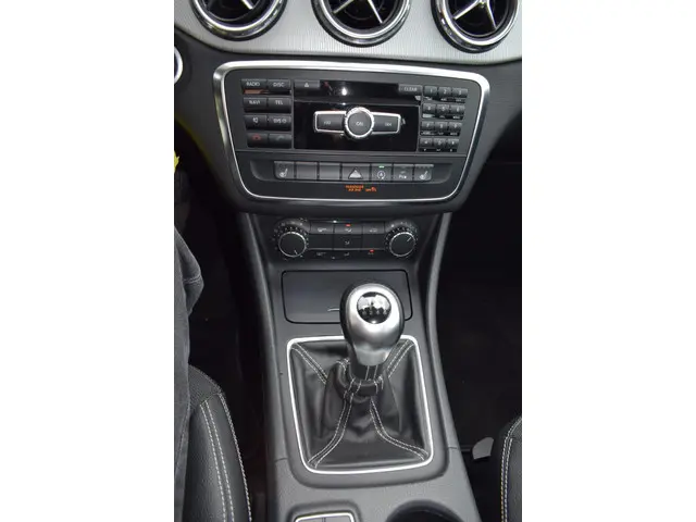 Mercedes-Benz GLA 180 Prestige 2015 Benzine 43