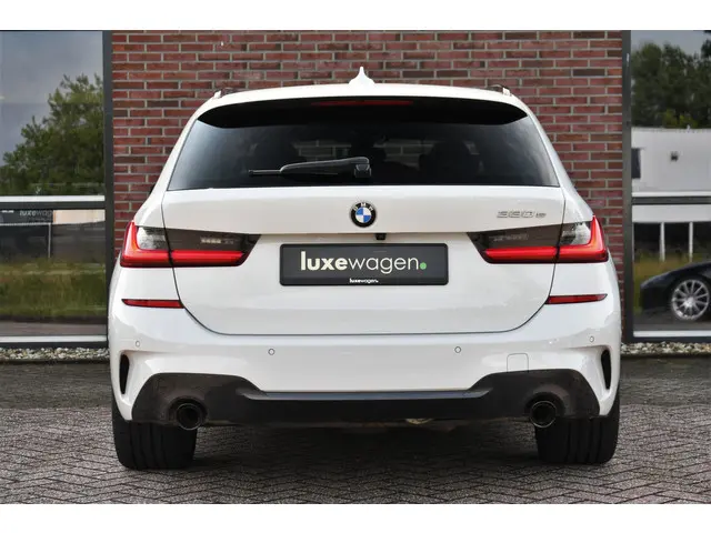 BMW 3 Serie Touring 330e M-Sport 2020 Hybride Benzine 8