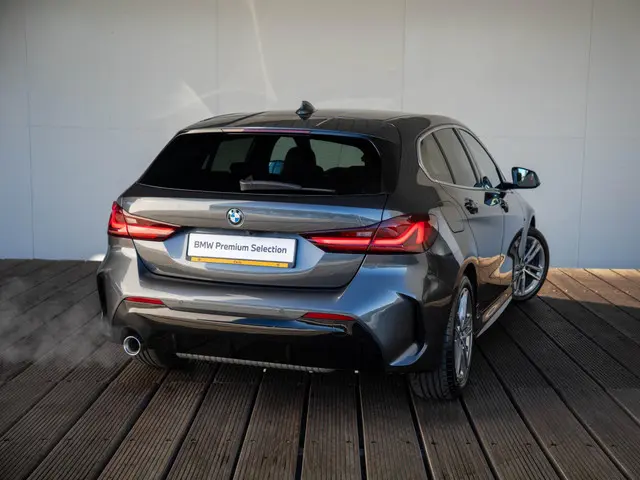 BMW 1 Serie 116i 2021 Benzine 2