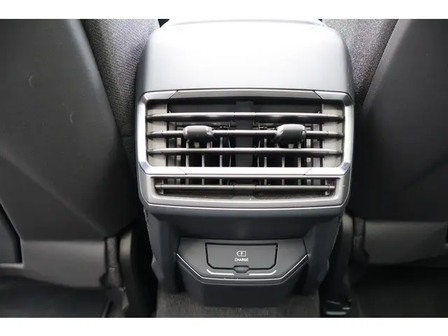 Lynk & Co 01 Lynk&Co 1.5 2023 Hybride Benzine 18