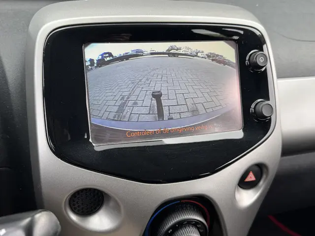 Toyota Aygo 1.0 VVT-I X-PLAY 2014 Benzine 25