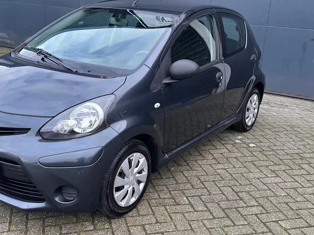 Toyota Aygo 1.0 VVT-i Now 2014 Benzine 4