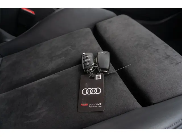 Audi Q3 45 TFSI e S line 2022 Hybride Benzine 35