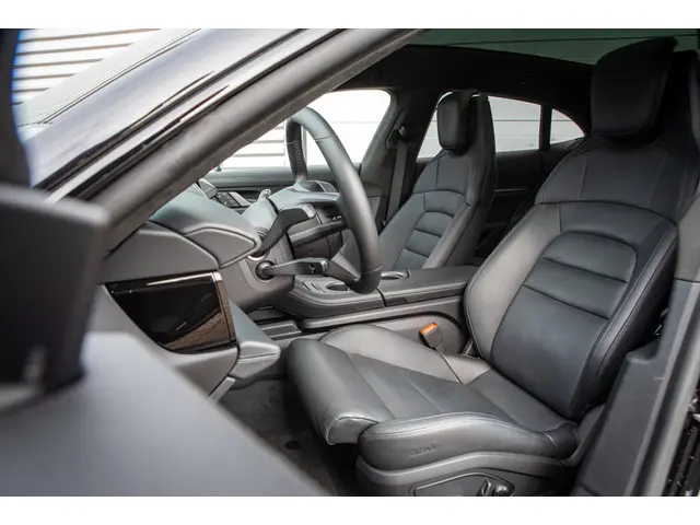 Porsche Taycan Sport Turismo GTS 93 kWh 2023 Elektrisch 12