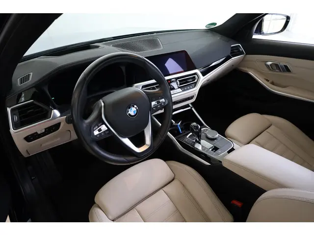 BMW 3 Serie Sedan 320i 2019 Benzine 7