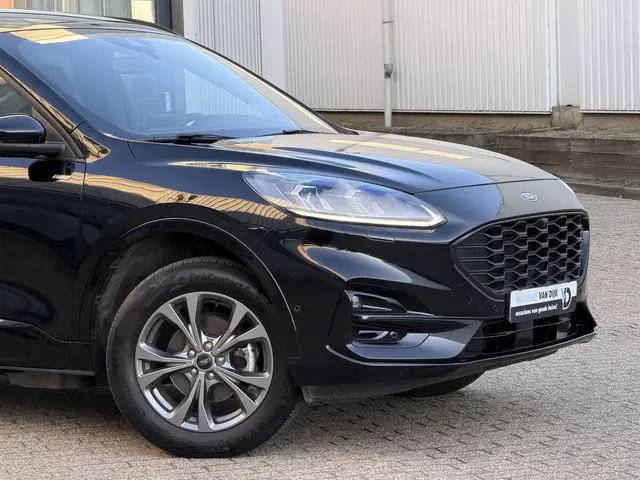 Ford Kuga 2.5 PHEV ST-Line X 2023 Hybride Benzine 35
