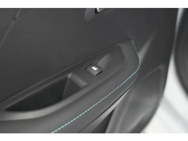 Peugeot 208 PureTech 100 Allure 2024 Benzine 27
