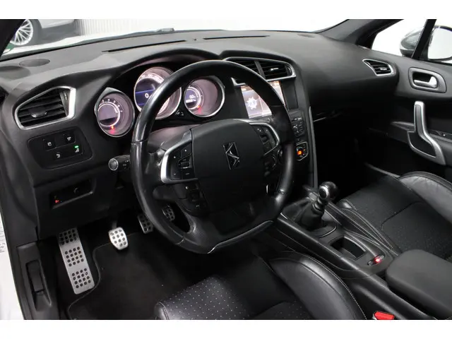 Citroën DS4 1.6 THP Sport Chic 200PK 2012 Benzine 17
