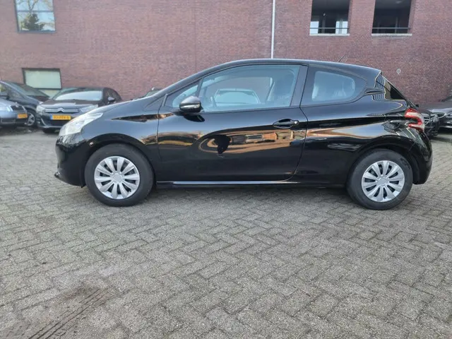 Peugeot 208 1.0 VTi Access 2014 Benzine 8
