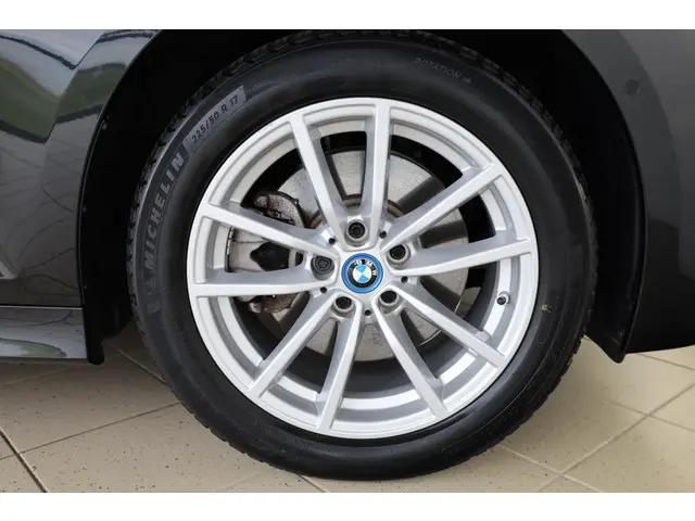 BMW 3 Serie Sedan 320e 2023 Hybride Benzine 7