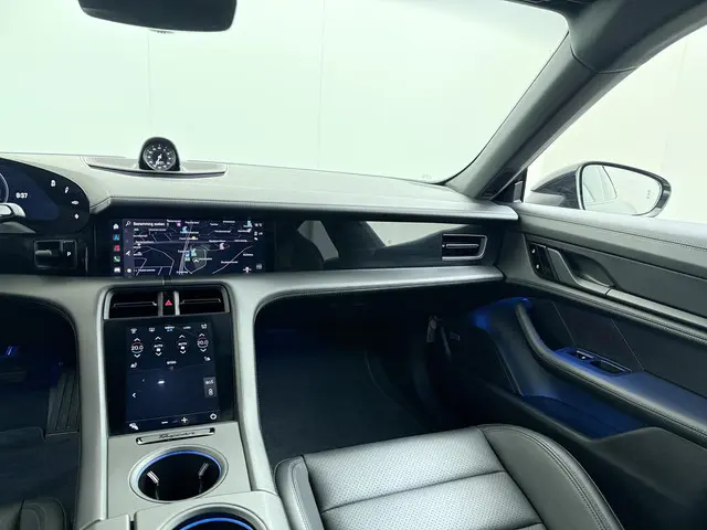 Porsche Taycan Performance 84 kWh 2021 Elektrisch 25