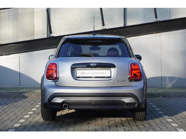 MINI 5-Deurs Cooper C 2023 Benzine 5