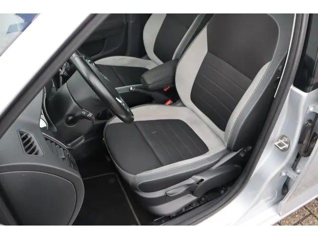 Škoda Fabia 1.2 TSI JOY|Trekhaak| 2017 Benzine 4