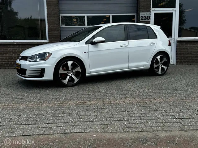 Volkswagen Golf 2.0 GTI AIRCO/CAMERA/MF-STUUR 2017 Benzine