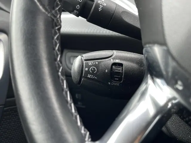 Peugeot 2008 1.2 PureTech Allure 2018 Benzine 17
