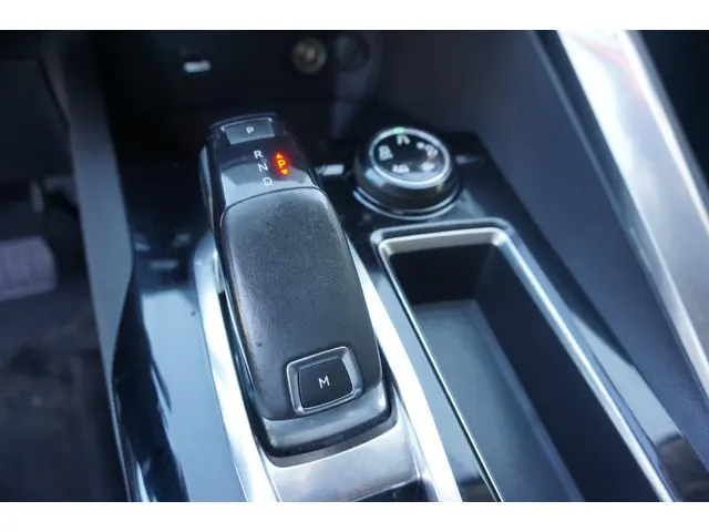 Peugeot 3008 1.6 e-THP GT Line 2018 Benzine 13