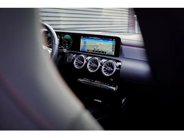 Mercedes-Benz CLA 250 e AMG Line 2023 Hybride Benzine 20