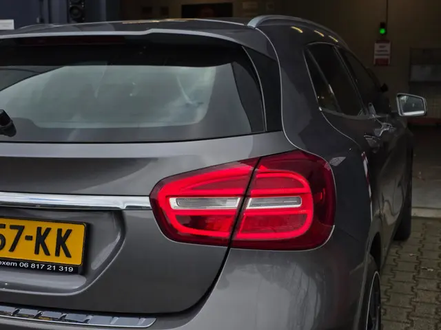 Mercedes-Benz GLA 180 Prestige 2015 Benzine 8