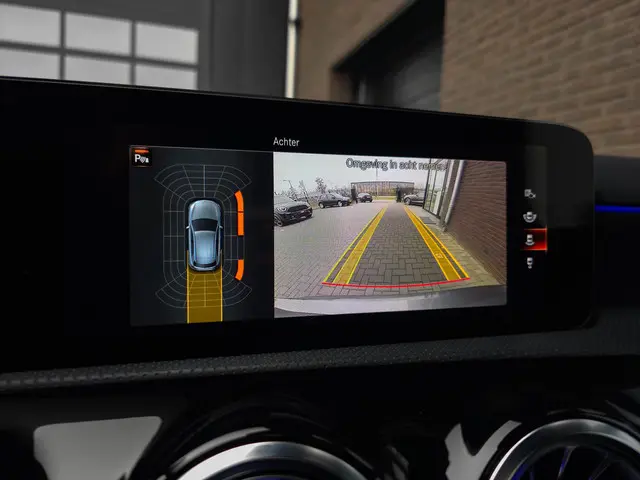 Mercedes-Benz A-Klasse 250 e AMG 2022 Hybride Benzine 16