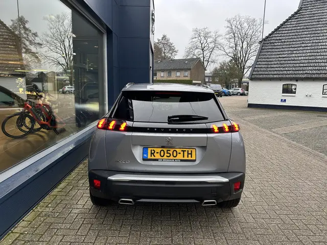 Peugeot 2008 1.2 Turbo 130 PK Allure Pack 2022 Benzine 6