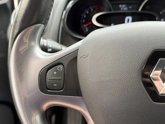 Renault Clio Estate 0.9 TCe Night&Day 2016 Benzine 17