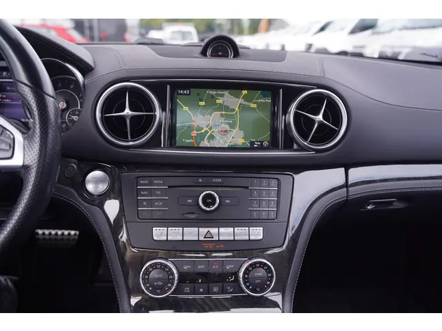 Mercedes-Benz SL 500 2017 Benzine 53