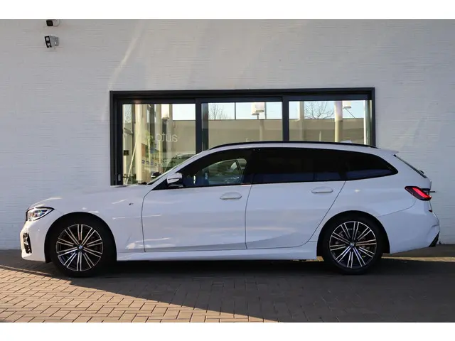 BMW 3 Serie Touring 318i Business Edition 2021 Benzine 5