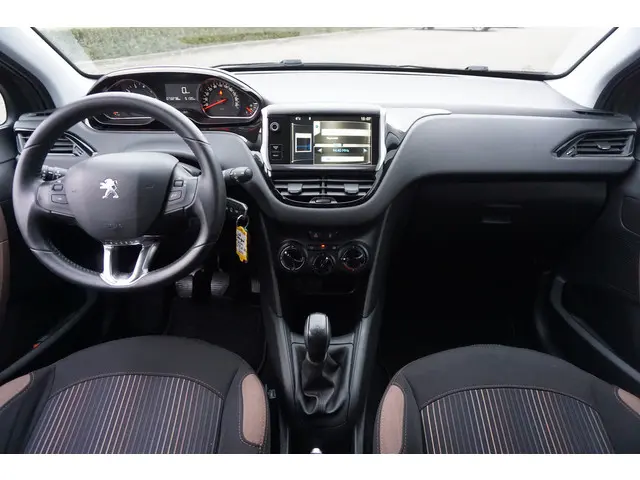 Peugeot 208 1.2 VTi Allure 2014 Benzine 8