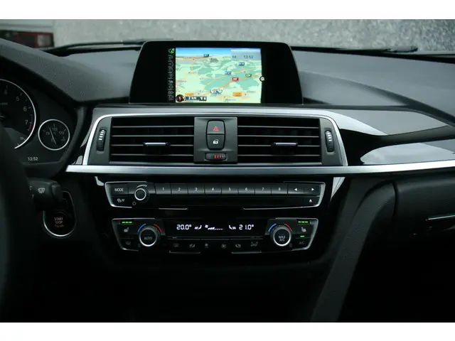 BMW 3 Serie 318i Centennial Executive 2016 Benzine 26