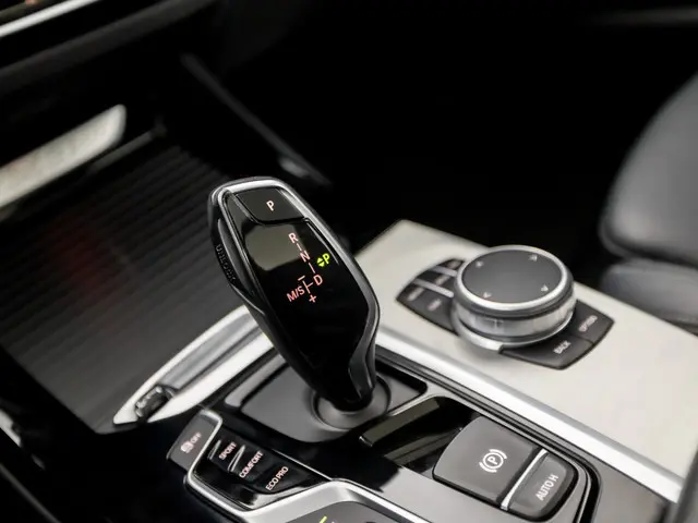 BMW X3 xDrive20i High Executive 2018 Benzine 12