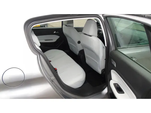 Peugeot 308 1.2 Automaat PureTech Allure NAVI 2017 Benzine 12