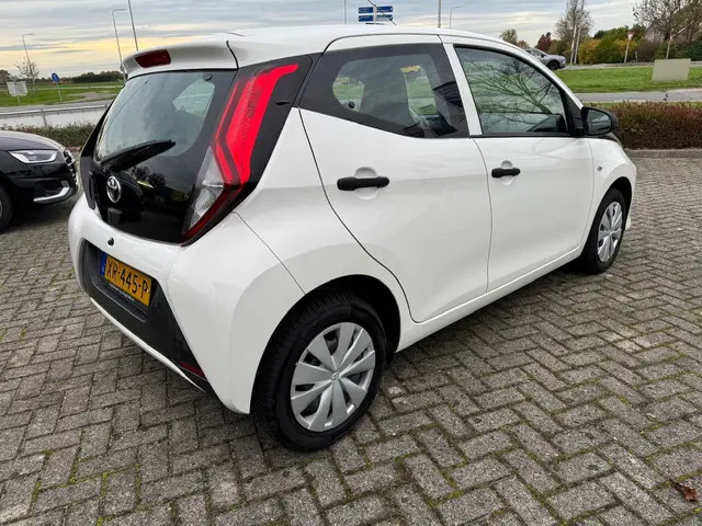 Toyota Aygo 1.0 VVT-i x-fun 2019 Benzine 4