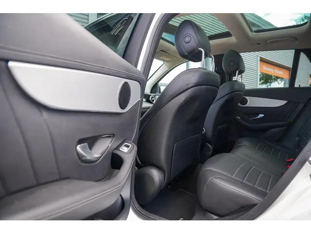 Mercedes-Benz GLC 300e 4MATIC 2022 Hybride Benzine 10