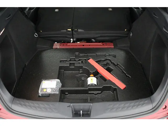 Toyota C-HR 1.8 Hybrid Bi-Tone 2018 Hybride Benzine 33