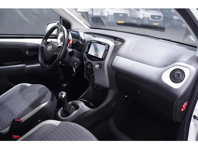 Toyota Aygo 1.0 VVT-i x-play 2020 Benzine 29