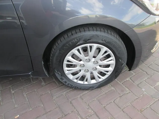 Kia cee'd 1.6 GDI 20th Anniversary 2013 Benzine 17