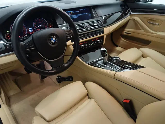 BMW 5 Serie 528i High Executive Iuxury Aut- 2014 Benzine 2