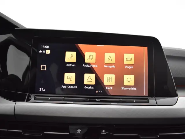 Volkswagen Golf 1.0 Tsi 110pk Life 2023 Benzine 43