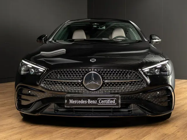 Mercedes-Benz CLE Coupé 300 e 2025 Hybride Benzine 4