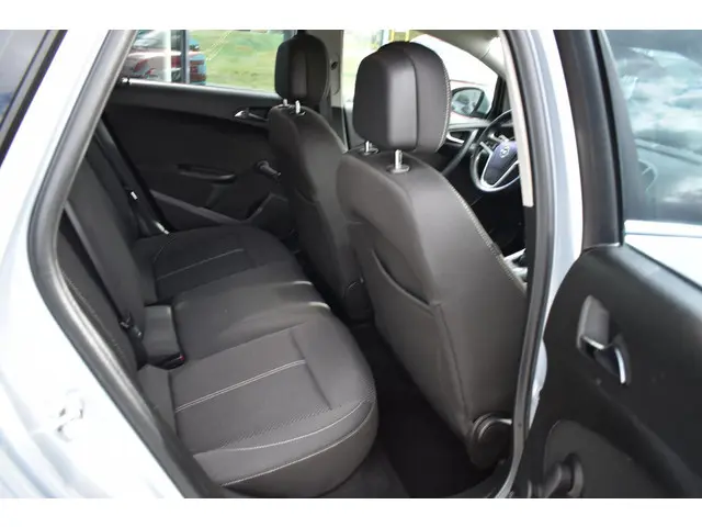 Opel Astra 1.4 Turbo Blitz 2015 Benzine 16