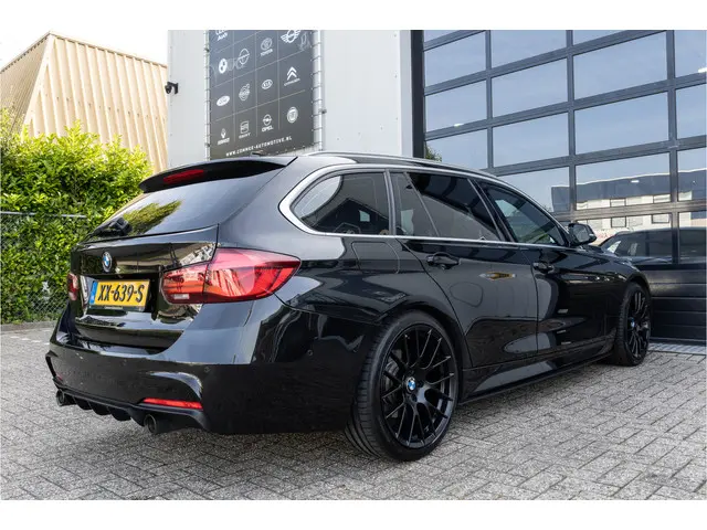 BMW 3 Serie Touring 320i M Sport Edition 2019 Benzine 10