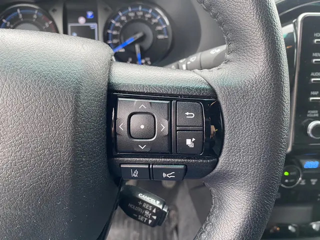 Toyota Hilux 2.8 D-4D Double Cab Invincible 2024 Diesel 29